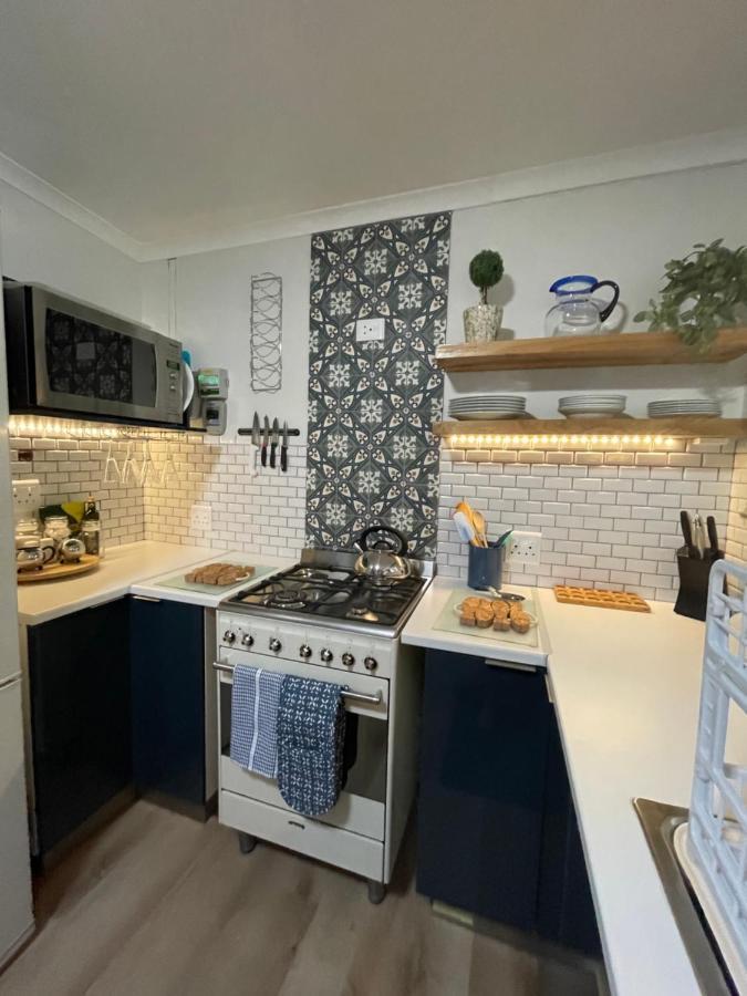 Adorable 2 Bedroom Cottage With Spacious Veranda Херманус Экстерьер фото